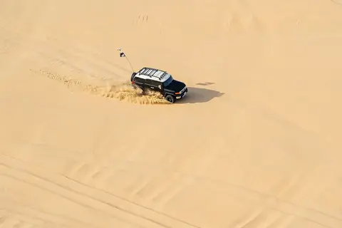 Illustrative photo: a private car on a desert road in Saudi Arabia